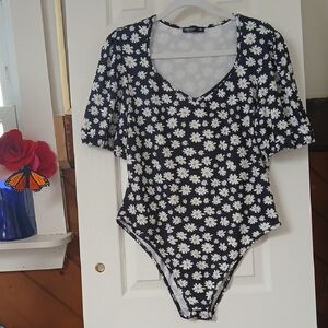 Shein Curve Sexy Feminine Girly Daisy Floral Black and White Bodysuit 1X